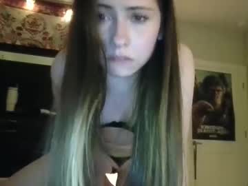 Foto porno callielovelatenight descoperita pe video chat pe KUR.ro