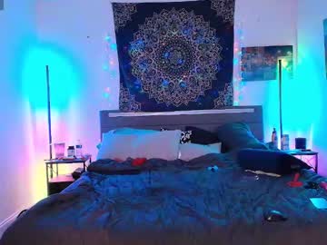 Foto porno hotmilfbitch se dezbraca la web pe StripChat pe KUR.ro