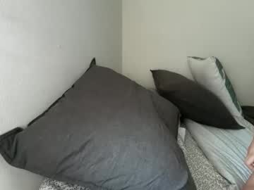 Foto porno cami_calderon descoperita pe video chat pe KUR.ro