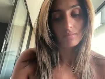 Foto porno Sex online cu camiliakxoxo pe KUR.ro