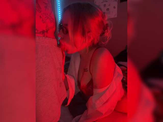 Foto porno cenatakai se dezbraca la web pe BongaCams pe KUR.ro