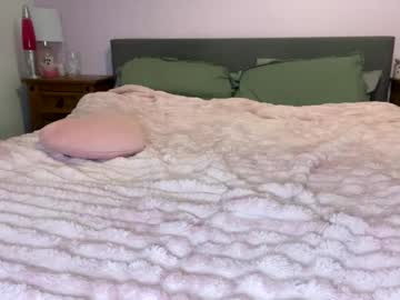 Foto porno cheekykatx descoperita pe video chat pe KUR.ro