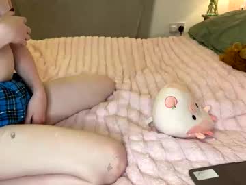 Foto porno cheekykatx descoperita pe video chat pe KUR.ro
