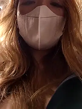 Foto porno cute-yay se dezbraca la web pe StripChat pe KUR.ro