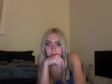 Foto porno chloeros3e ne arata tot la camera pe KUR.ro