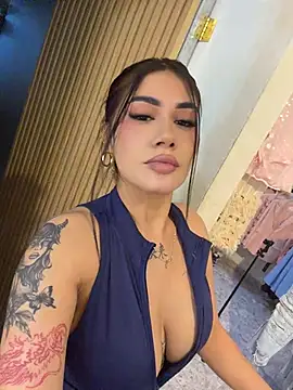 Foto porno clarachanelricek ne arata tot la camera pe KUR.ro