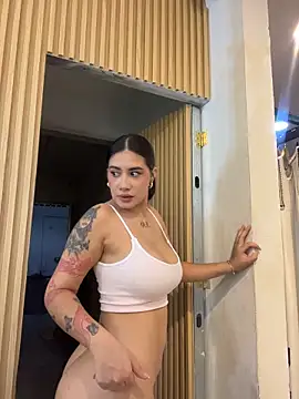 Foto porno clarachanelricek ne arata tot la camera pe KUR.ro