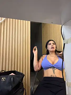 Foto porno clarachanelricek ne arata tot la camera pe KUR.ro