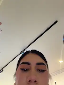 Foto porno clarachanelricek ne arata tot la camera pe KUR.ro