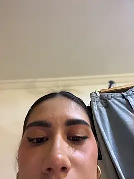 Foto porno clarachanelricek ne arata tot la camera pe KUR.ro