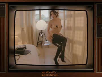 Foto porno cleopatra_sinns descoperita pe video chat pe KUR.ro
