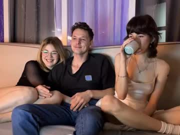 Foto porno couple_of_fire_ descoperita pe video chat pe KUR.ro