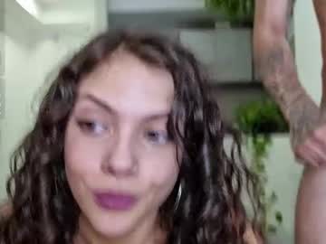 Foto porno couplecrazybr se dezbraca la web pe Chaturbate pe KUR.ro
