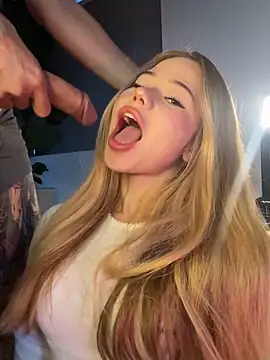 Foto porno curchez_ ne arata tot la camera pe KUR.ro