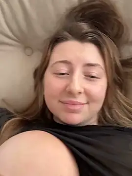 Foto porno curvyflawless descoperita pe video chat pe KUR.ro