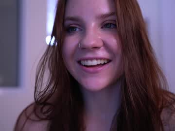 Foto porno cute__foxy ne arata tot la camera pe KUR.ro