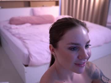 Foto porno cute__foxy ne arata tot la camera pe KUR.ro