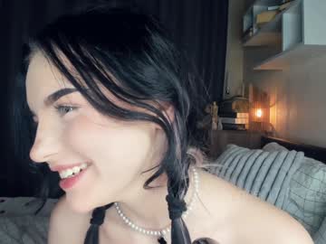 Fantezii cu cute_caprice pe Chaturbate