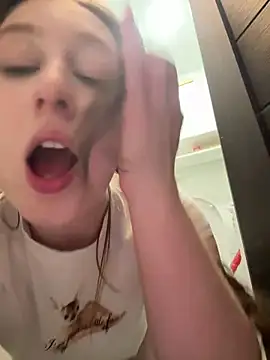 Foto porno Sex online cu cuteperseon pe KUR.ro