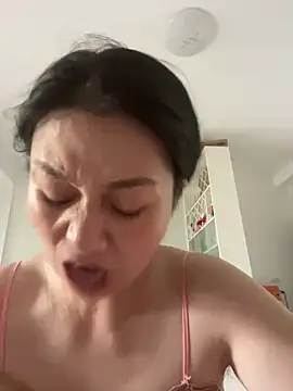 Foto porno cxing520 se dezbraca la web pe StripChat pe KUR.ro