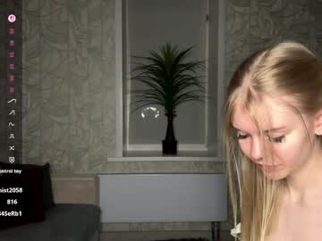Foto porno dewdropdoll se dezbraca la web pe Chaturbate pe KUR.ro