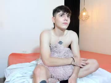 Foto porno duo69sex ne arata tot la camera pe KUR.ro