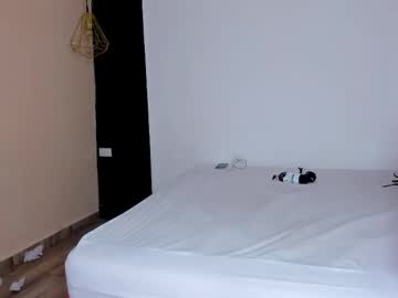 Foto porno duo69sex ne arata tot la camera pe KUR.ro