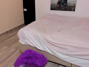 Foto porno duo69sex ne arata tot la camera pe KUR.ro