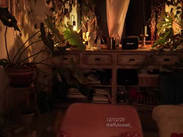 Foto porno effylowell_ ne arata tot la camera pe KUR.ro