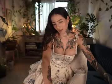 Foto porno effylowell_ ne arata tot la camera pe KUR.ro