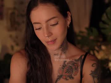 Foto porno effylowell_ descoperita pe video chat pe KUR.ro