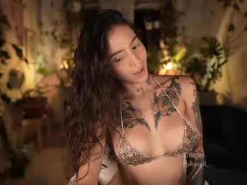Foto porno effylowell_ ne arata tot la camera pe KUR.ro