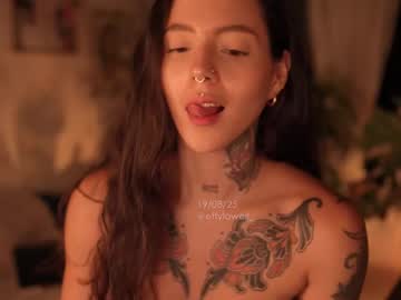 Foto porno effylowell_ descoperita pe video chat pe KUR.ro
