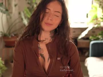 Foto porno effylowell_ ne arata tot la camera pe KUR.ro