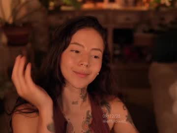 Foto porno effylowell_ ne arata tot la camera pe KUR.ro