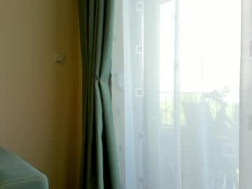 Foto porno elaanna ne arata tot la camera pe KUR.ro