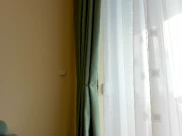 Foto porno elaanna ne arata tot la camera pe KUR.ro