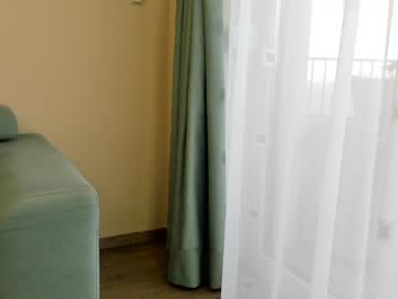 Foto porno elaanna ne arata tot la camera pe KUR.ro