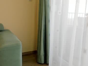 Foto porno elaanna ne arata tot la camera pe KUR.ro