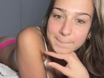 Foto porno Ganduri murdare cu elenahere4u pe KUR.ro