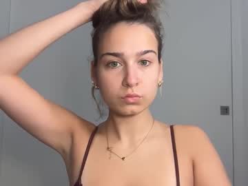 Foto porno Ganduri murdare cu elenahere4u pe KUR.ro