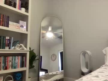 Foto porno elenalovexxx ne arata tot la camera pe KUR.ro