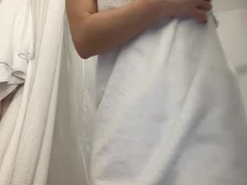 Foto porno elenalovexxx ne arata tot la camera pe KUR.ro