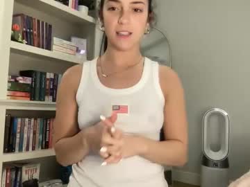 Foto porno elenalovexxx ne arata tot la camera pe KUR.ro