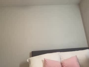 Foto porno elenalovexxx ne arata tot la camera pe KUR.ro