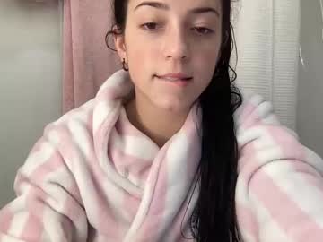 Foto porno elenalovexxx ne arata tot la camera pe KUR.ro