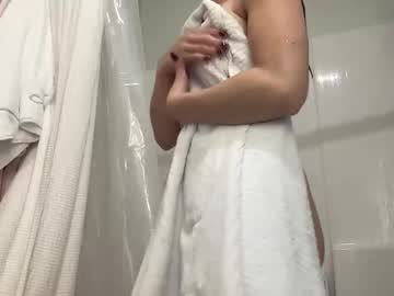 Foto porno elenalovexxx ne arata tot la camera pe KUR.ro