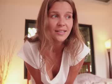 Foto porno eli_sun ne arata tot la camera pe KUR.ro