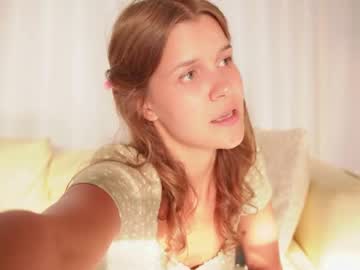 Foto porno eli_sun ne arata tot la camera pe KUR.ro