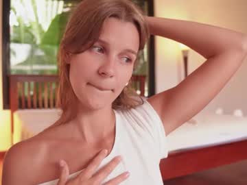 Foto porno eli_sun ne arata tot la camera pe KUR.ro